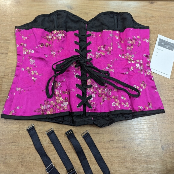 Corset - Picture 1 of 5